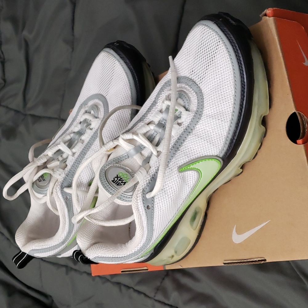 NIKE airmax 360 women sz 7 popped sole